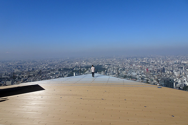 24時まで開放 渋谷ヒカリエ11階「スカイロビー」は夜景が楽しめる無料展望フロア -