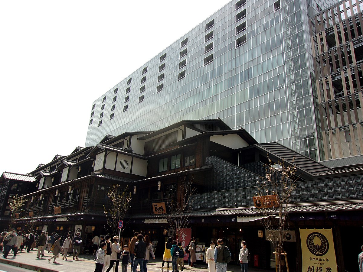 神奈川県小田原市 小田原駅前の街並み ミナカ小田原