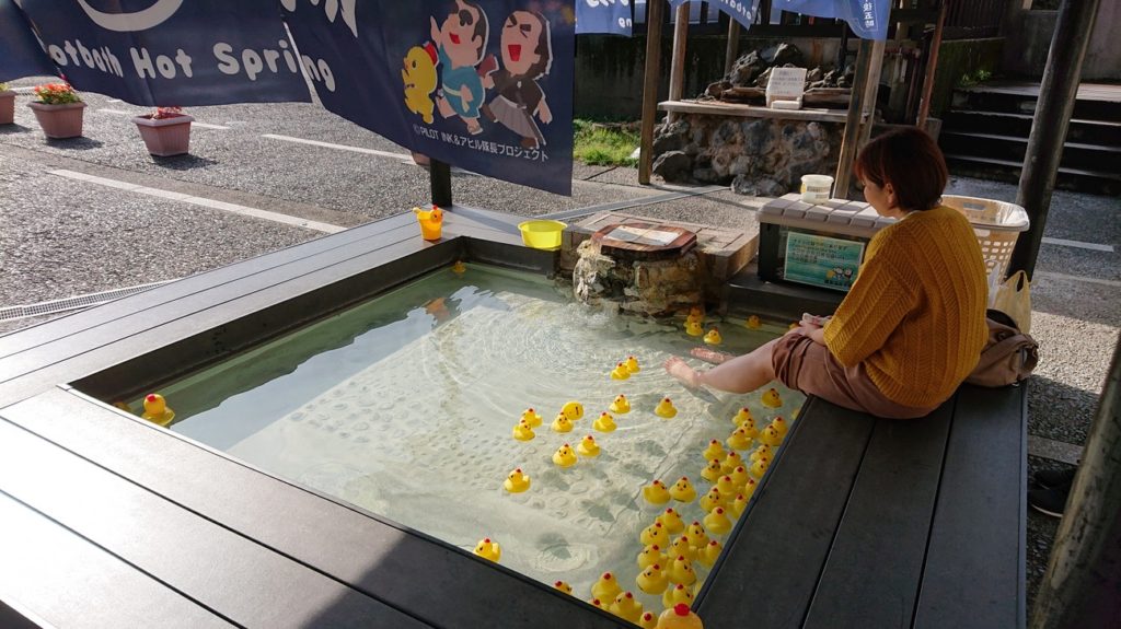 霧島温泉市場の施設案内：温泉卵・温泉まんじゅう・足湯・ソフトクリーム：霧島温泉市場サイト