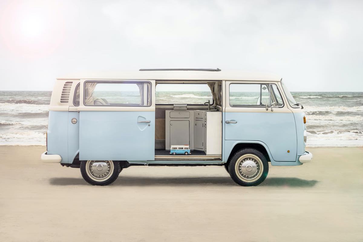 レトロなキャンピングカーの写真素材109894320- PIXTA