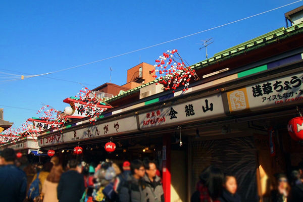 浅草観光の定番「仲見世」の魅力