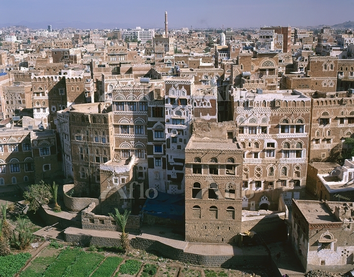 サナア旧市街 俯瞰 夜明け 01888612175 の写真・イラスト素材アマナイメージズ