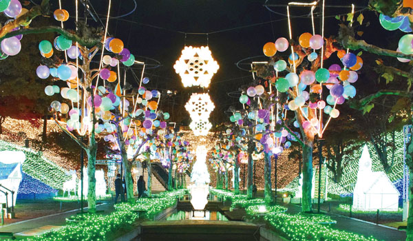 イルミ＞輝く大観覧車 西武園ゆうえんち「光り輝く森」復活 電飾150万球、SNS映えスポット多数埼玉新聞埼玉の最新ニュース・スポーツ・地域の話題