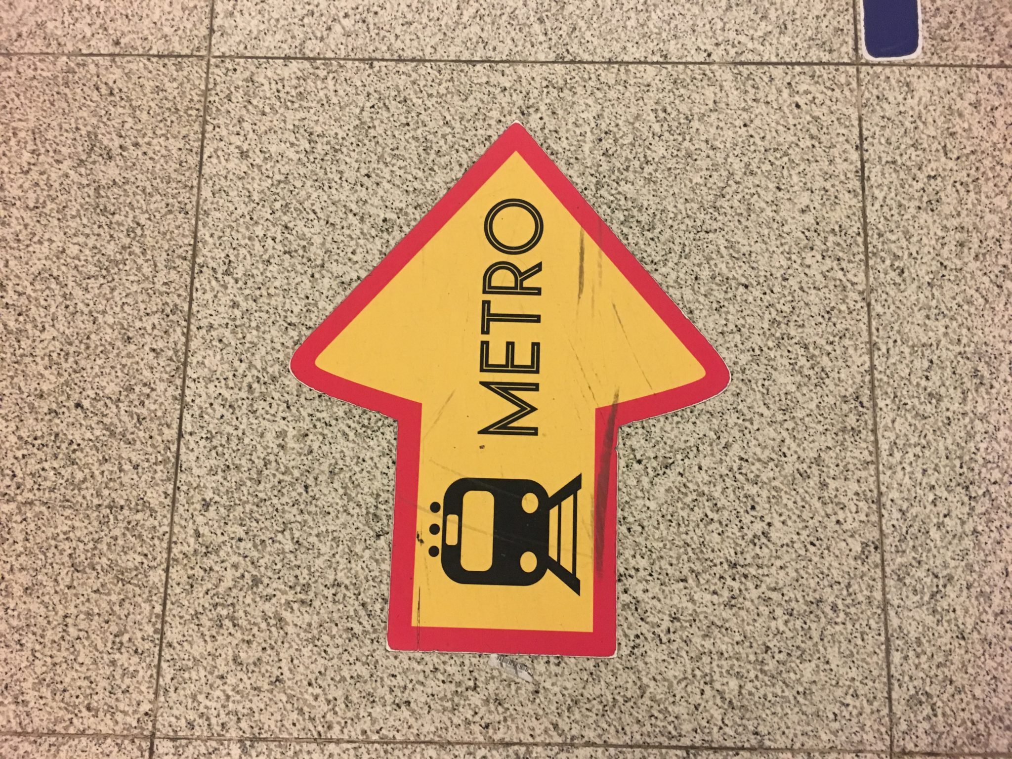 ニューデリー空港から市内 メインバザール までの行き方 空港メトロとプリペイドタクシー- けんたのぶろぐ