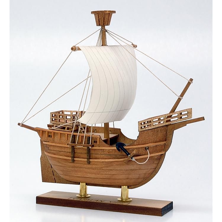 帆船または帆船は、部分的または全体的に帆によって推進される船であり、帆船よりも小さい。帆船と船舶を構成する要素の違いは地域によって異なります。写真素材2227953887Shutterstock