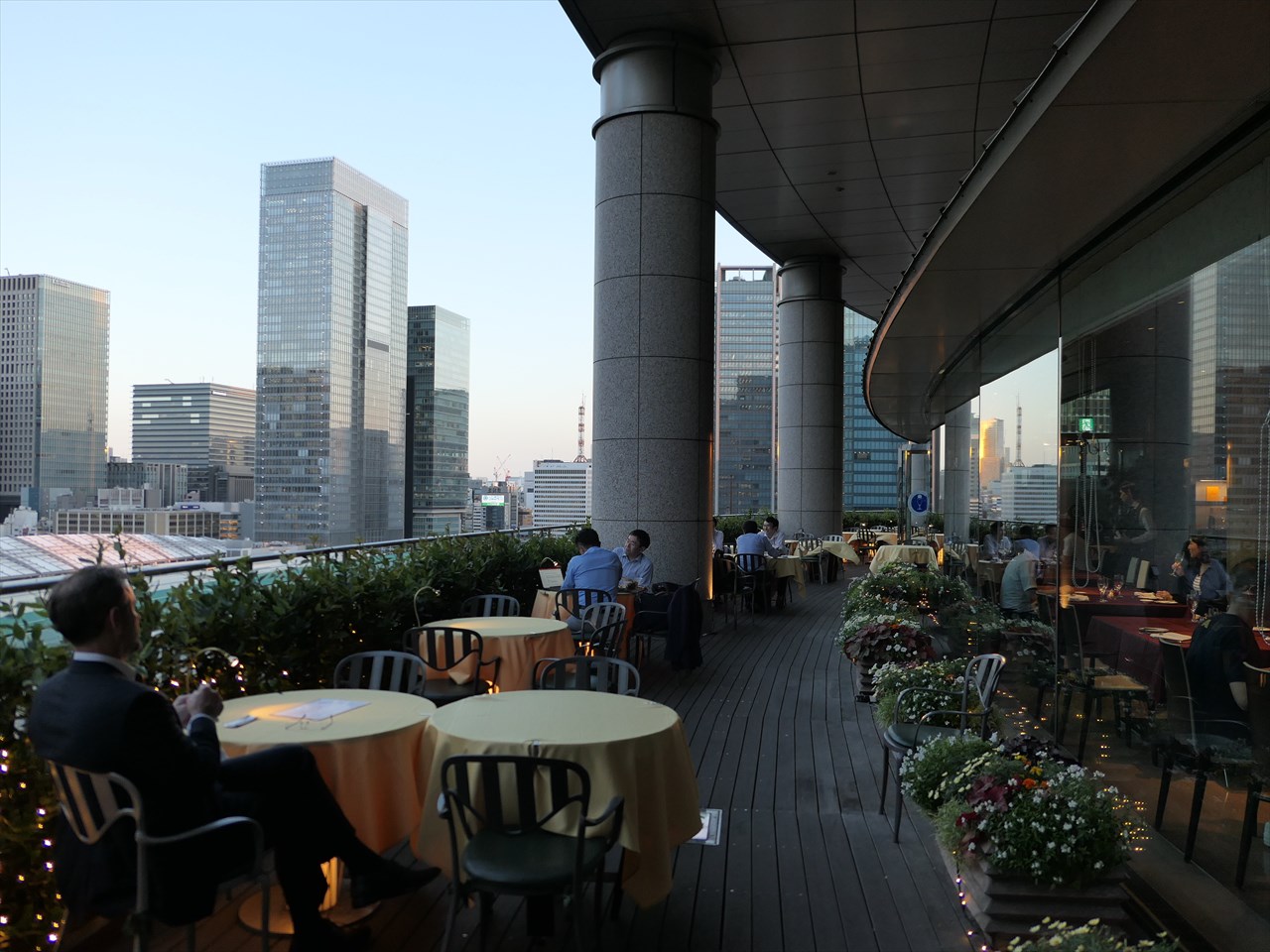 東京駅 絶景の丸の内側でランチ！ 美味しいグルメと駅舎ビューが楽しめる4店 - まっぷるウェブ