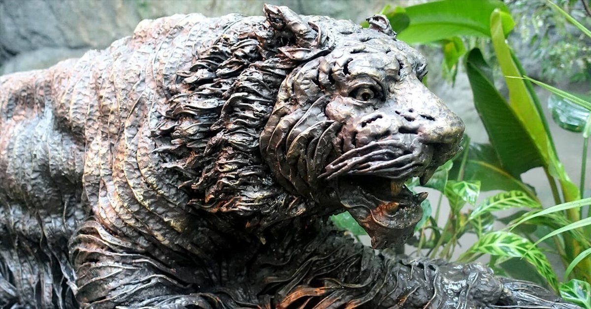 インドネシアパビリオンその１。 待ち時間10分ほどで入場。 入り口で無料のコーヒー振る舞ってた。動物オプジェがある森を抜けて終わり と思いきや、そのあとに織物・人形劇などあり、展示は予想以上にしっかりボリュームがあった。大阪関西万博夢洲パビリオン