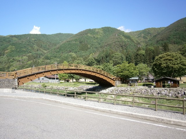 道の駅奈良井木曽の大橋漆のトイレ – ならかわ桜プロジェクト