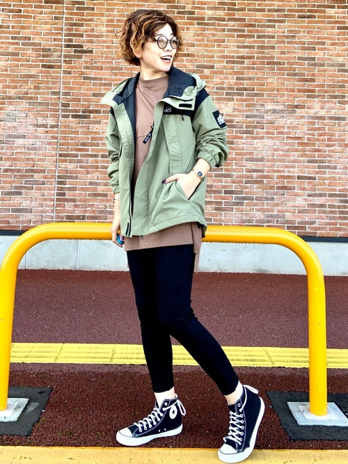 ハイキングの服装はこれで決まり！ おしゃれでかわいい大人コーデ11選をご紹介Oggi.jp