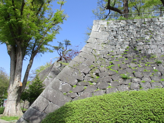 盛岡駅からでんでんむしバスで盛岡城跡公園へ。☆Hyorii's Blog☆