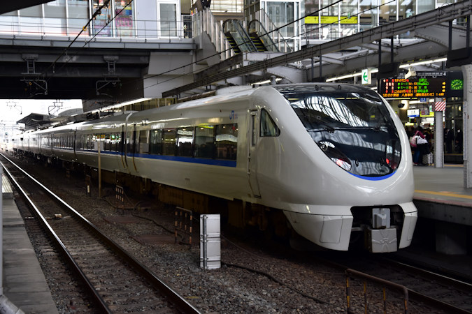 JR西日本683系電車 - Wikipedia