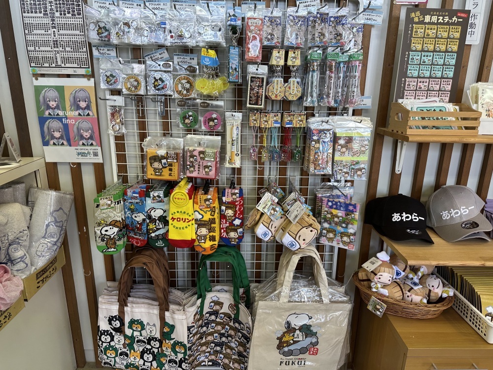 あわら温泉お土産おすすめ特集♨️ あわら市にはすてきな特産品、お土産がたくさんあります☺️✨ 今回は芦原温泉駅内いろはゆAWARAさんで買えるおすすめのお土産をご紹介します💓 お土産にはもちろん、電車内で食べるおやつや 自分自身へのご褒美にもぴったりな商品