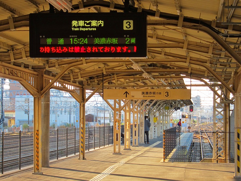 美濃赤坂駅探索！東海道線の終点駅で見る開放的な貨物列車の積み下ろし場いたみわけ.com