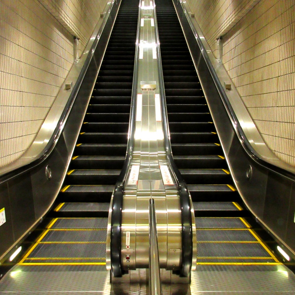 三宮・花時計前駅改札画像.net