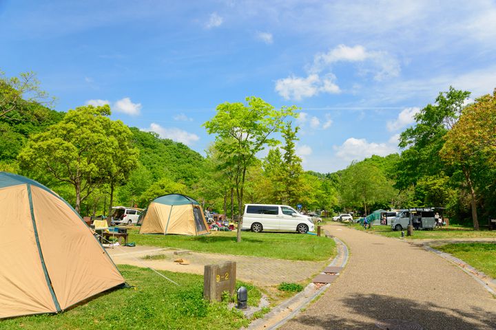 標高の高い避暑地キャンプ場 山梨・長野夏の暑さから解放されて、ひんやりとした高原の風を感じる最高のひととき。澄んだ空気と雄大な自然を満喫しましょう！ 🏕️ピックアップキャンプ場 ・Mt.FUJI