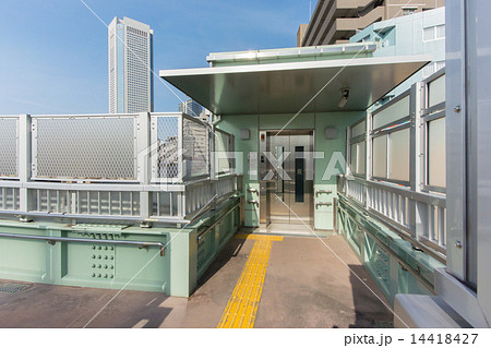 南館横断歩道橋にエレベーター完成！おりはら政信Blog