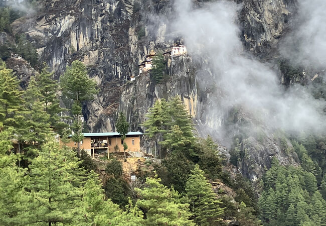 バンコクからの旅日記49ブータンタクツァン僧院へ苦行の登山Katy