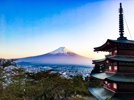 新倉富士浅間神社: 富士吉田市の桜と景観