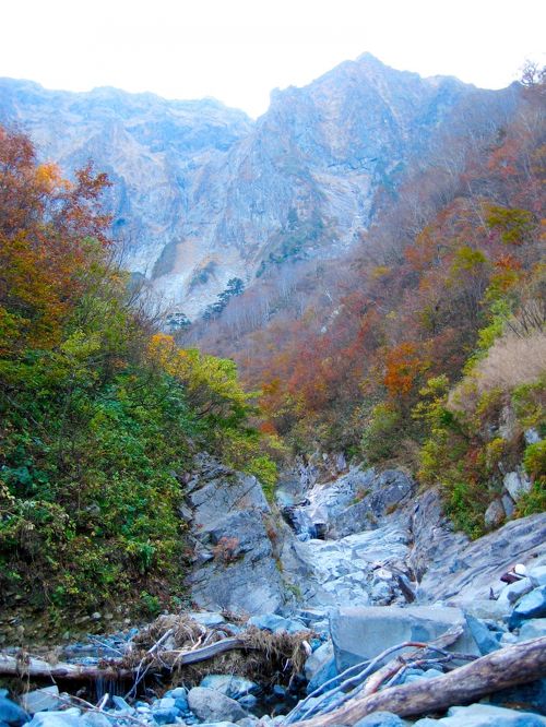 谷川岳一ノ倉沢早朝ヒーリングツアー さわやかな空気と美味しいコーヒー♪ みなかみ山岳ガイド協会 - じゃらん遊び体験