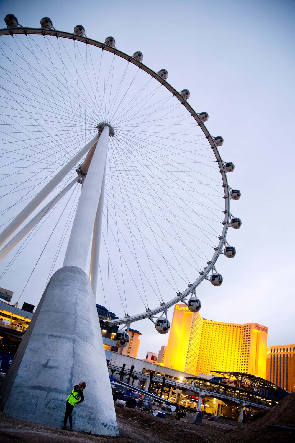 ラスベガス観光ブログ : 巨大観覧車・ハイローラーのグッズ屋さん