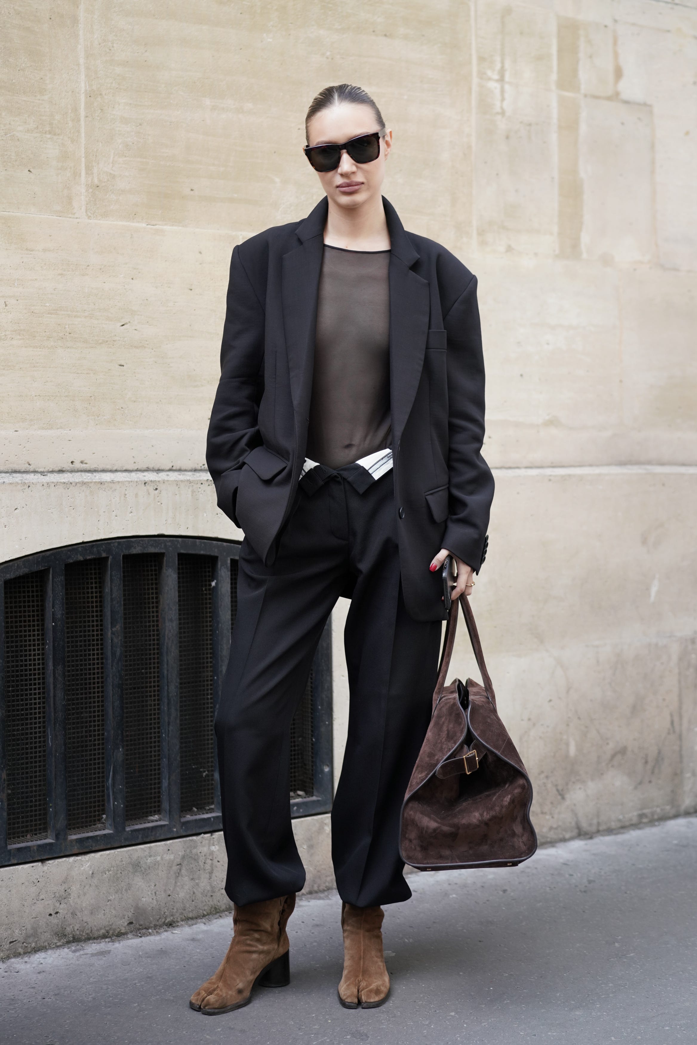 パリジェンヌの最新トレンチコートコーデ8！ 秋の定番アウターをどう着こなす？ファッションELLEエル デジタル