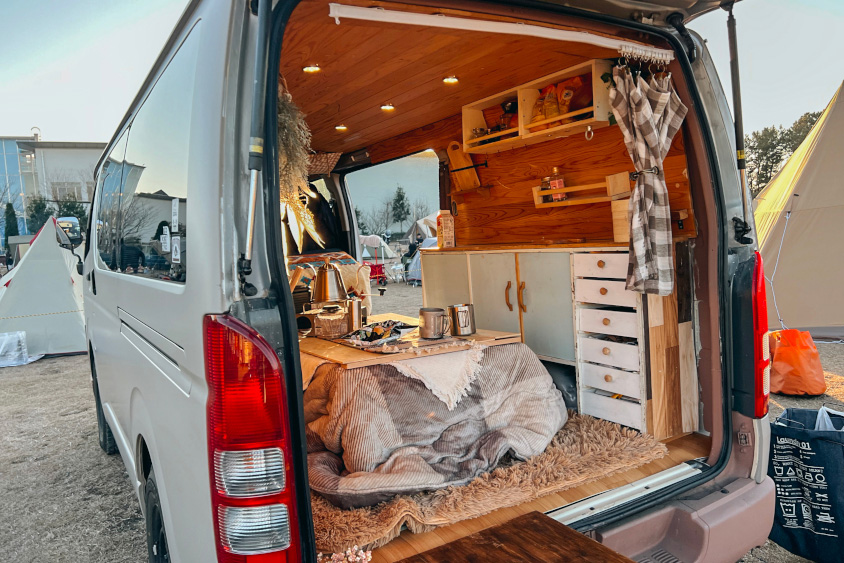 車中泊ハイエース 自作でおしゃれなキャンピングカーで快適バンライフ♪