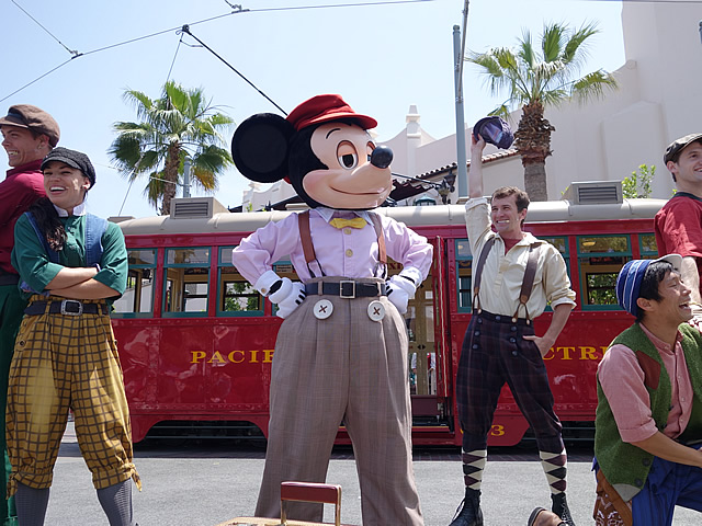 ディズニーパーク「金で時間を買う」は世界の常識、海外の課金はより豊富で便利テーマパークの「知られざるお金」ダイヤモンド・オンライン