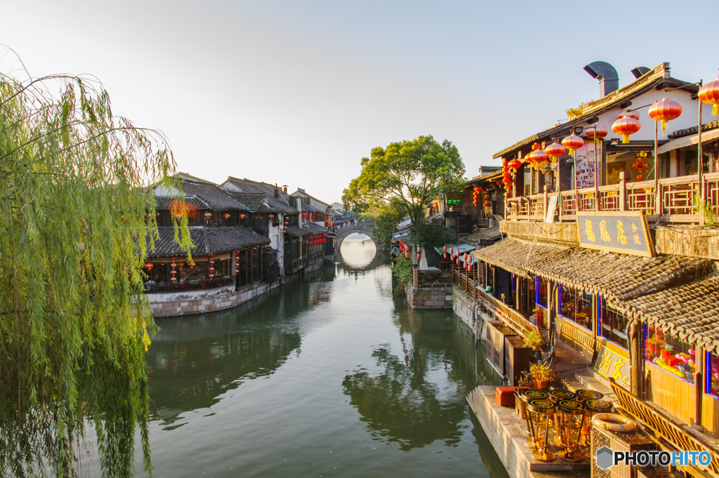 中国上海にある古代の町の古い町並みの写真素材・画像素材 Image 56668992