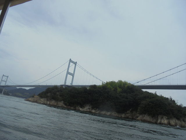 大崎下島から見た来島海峡大橋 - マイペースチャリダーが行く