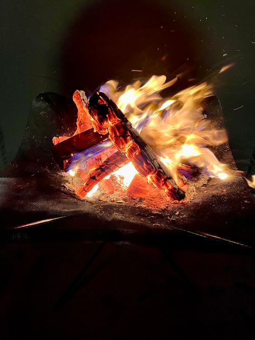 AmazonCYMD 焚き火シートプロキャンパー推薦焚き火台シート スパッタシート チクチクしない 黒