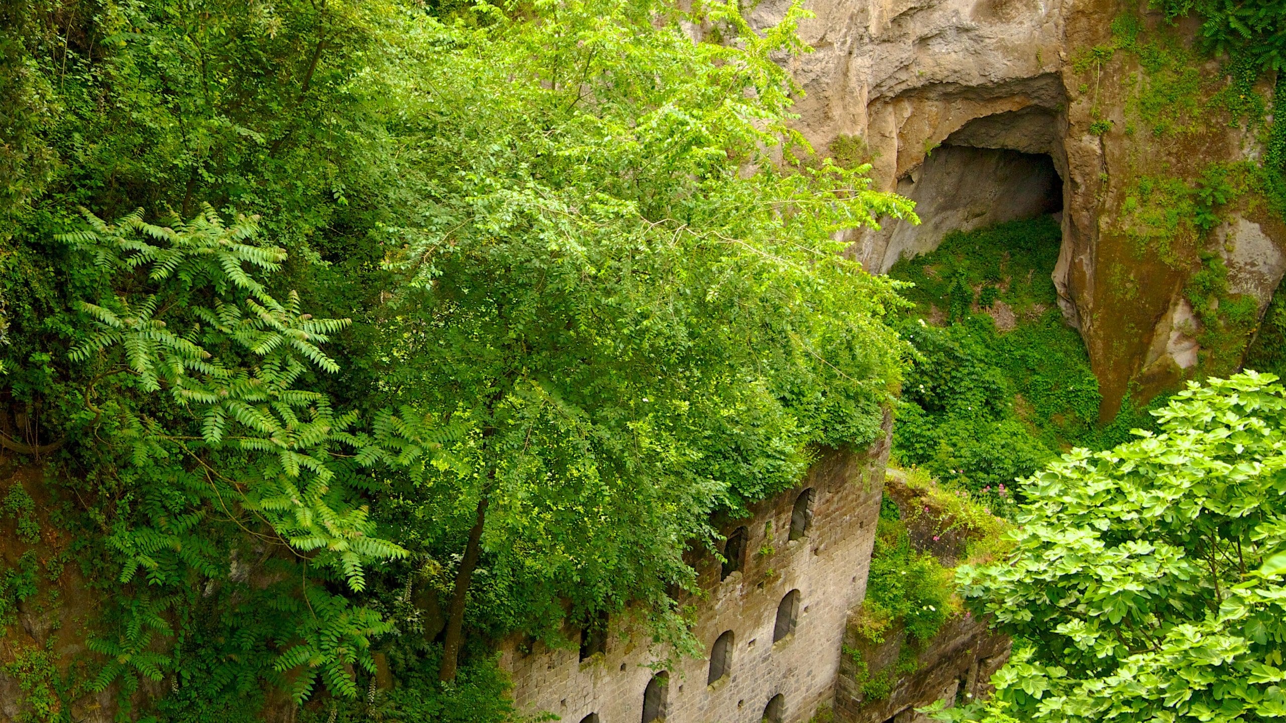 イタリアスケッチ:出店 町工場二階空目薬煙突工房