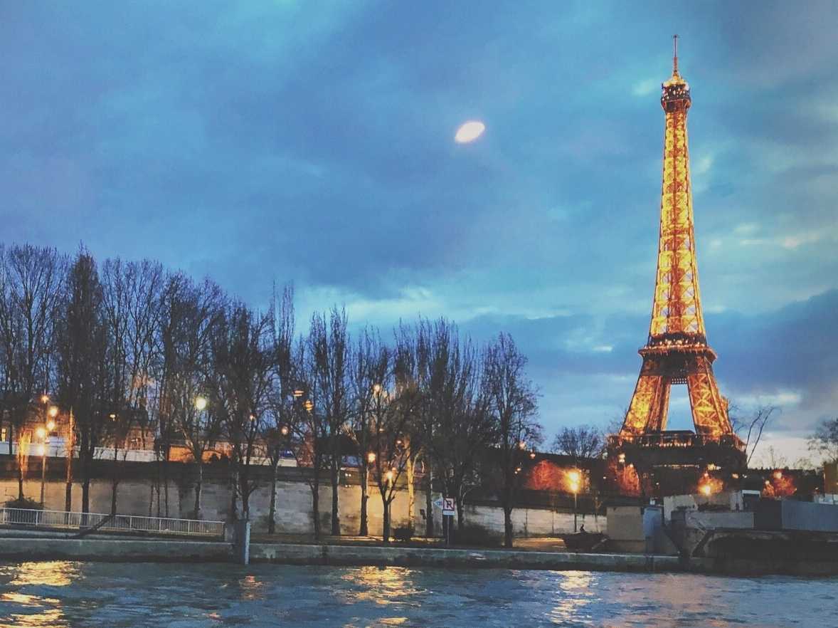 エッフェル塔 シャンパンフラッシュの魅力と撮影ポイントを徹底解説カメラスタディラボ