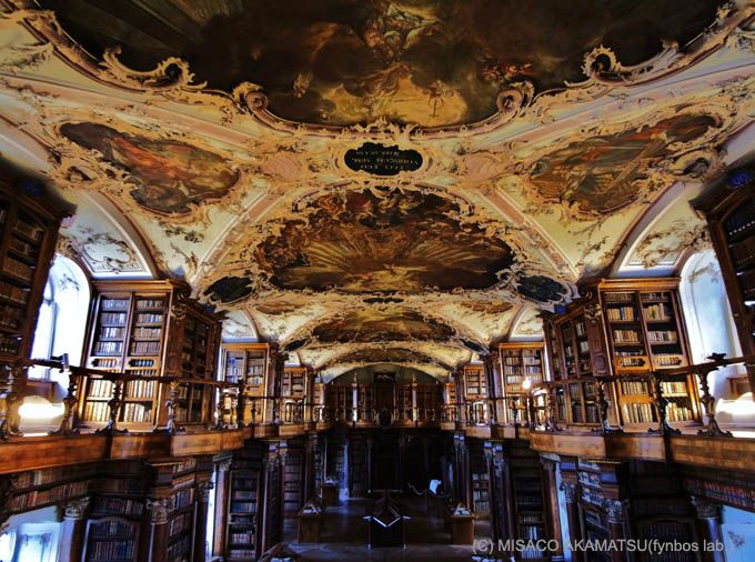 St.Gallen🇨🇭 ザンクト・ガレン修道院。 目的は世界遺産の図書館を見ること！普通の廊下