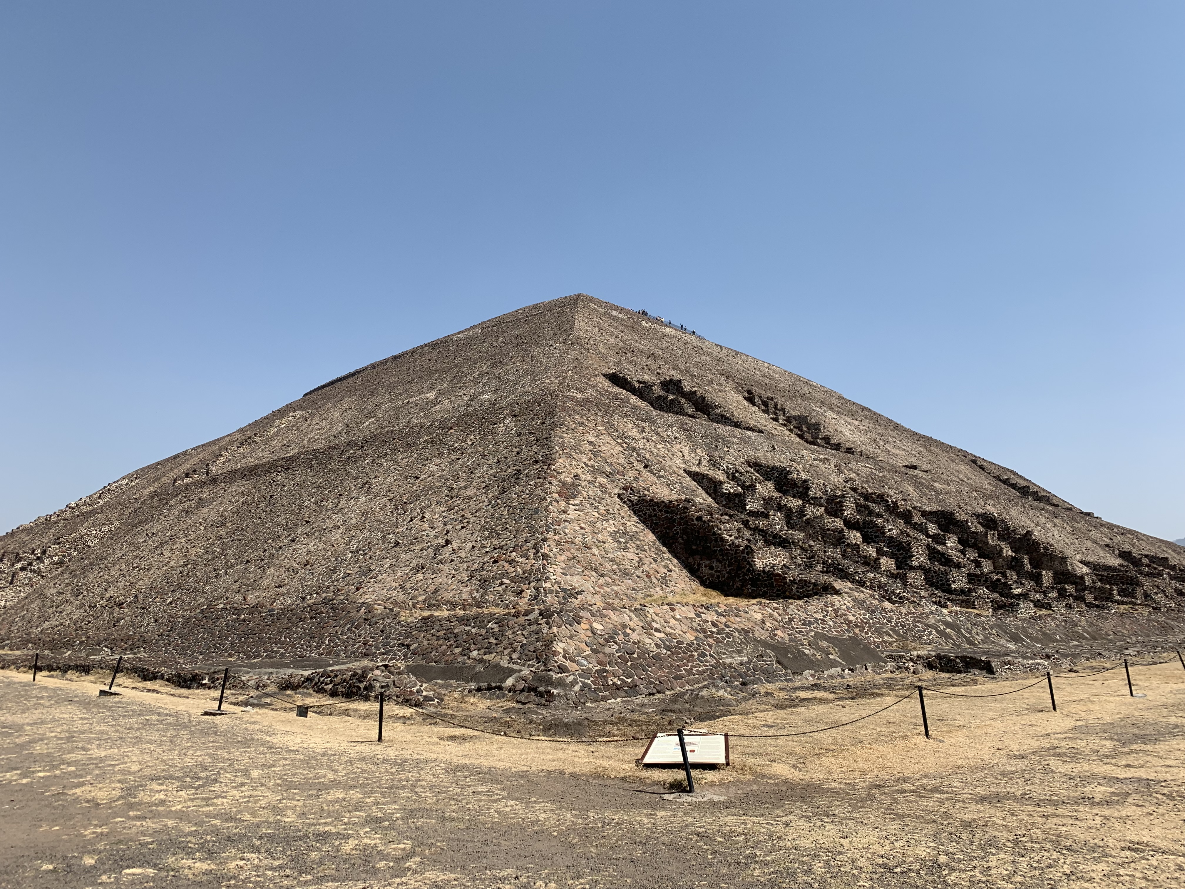 テオティワカン、太陽のピラミッド・月のピラミッド
