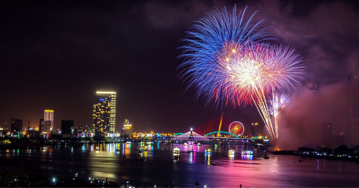 野島公園展望台から観た第51回金沢まつり花火大会の花火🎇🎆を撮影！ 令和7年8月30日土曜日、4K 60 fps-