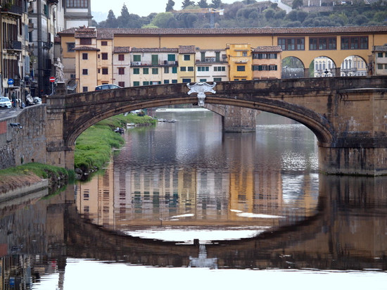 フィレンツェの街に華を添える明橋「ヴェッキオ橋」堪能ガイド♡ – イタリア観光ガイド