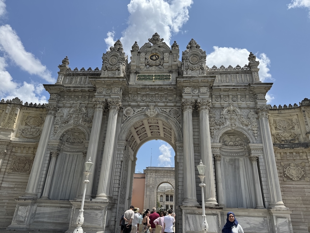 ドルマバフチェ宮殿の見どころ・歴史・見学方法を徹底解説！ターキッシュ・カルチャークラブ