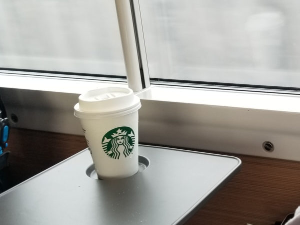 先日スタバの都道府県メダルを全て揃えることができました 都道府県メダルを集める旅もこれで終わりかと思っていたら「これからもコーヒーの旅をお楽しみください。」と表示が出ていて、次はマイストアスタンプ300店舗を目指そうと思います！スターバックススタバ都