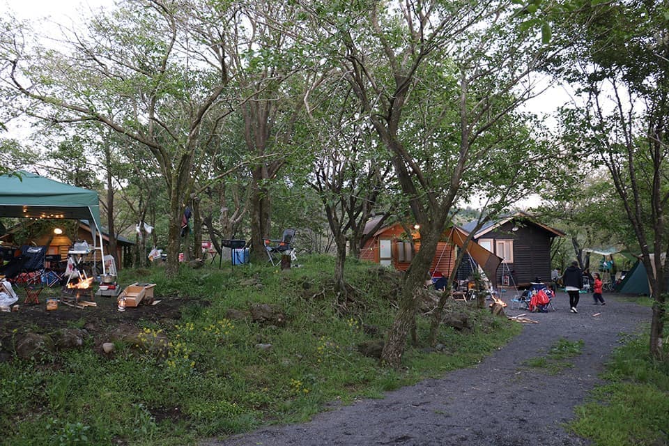 ちびログ デッキ付- アーバンキャンピング朝霧宝山なっぷキャンプ場検索・予約サイト なっぷ