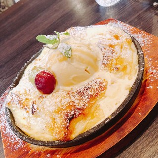 秩父にあるお洒落なカフェ😊☕️ こちらのティラミスは食べるたびに美味しさに驚きます😳👏自家焙煎のコーヒーももちろん美味しいのですがこのチャイティーもとっても美味しいのでぜひ味わってみてください😋🙌店舗詳細店名：WAPLUSCOFFEE 住所：埼玉県秩父市上町