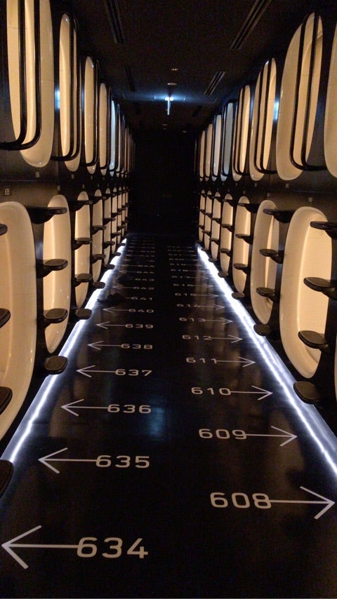 何コレ!?5000円以下で泊まれる都内のおしゃれすぎるカプセルホテルるるぶ&more