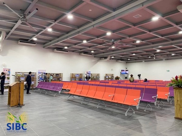 ソロモン諸島 ホニアラ国際空港のターミナルビルの工事が完了し竣工パーティーが行われました。初めてガダルカナル島に上陸し太平洋戦争の英霊に祈りを捧げたのが2017年５月それから約６年、コロナの関係で遅れたのもあるど長いね〜常駐監理の石川さん、岩城さん