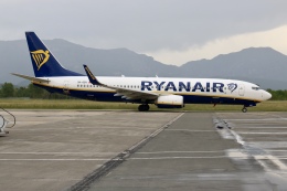 ティラナ国際空港 - Wikipedia