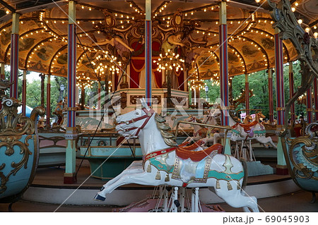 旅先スケッチ 世界最古のメリーゴーランド「カルーセルエルドラド」に乗る！旅人てつきちのトーク＆トーク - 楽天ブログ