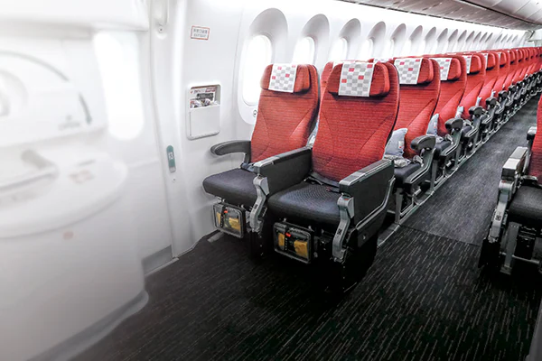 エコノミーは4K対応13インチ画面 写真特集・大韓航空787-10 2