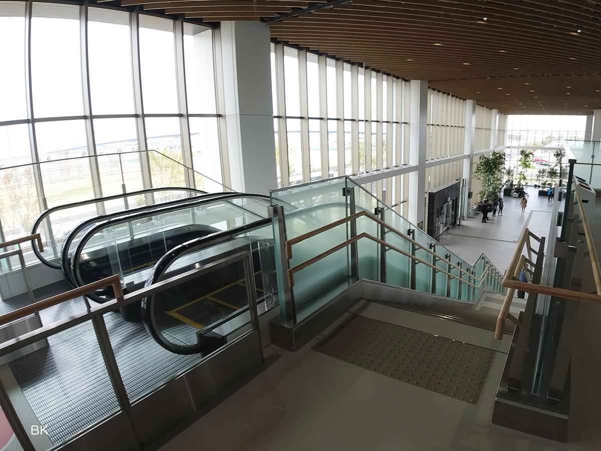 飛行機に乗らなくてもOK♪海と空、アートを無料で楽しめる『神戸空港』展望デッキへKiss PRESS キッスプレス