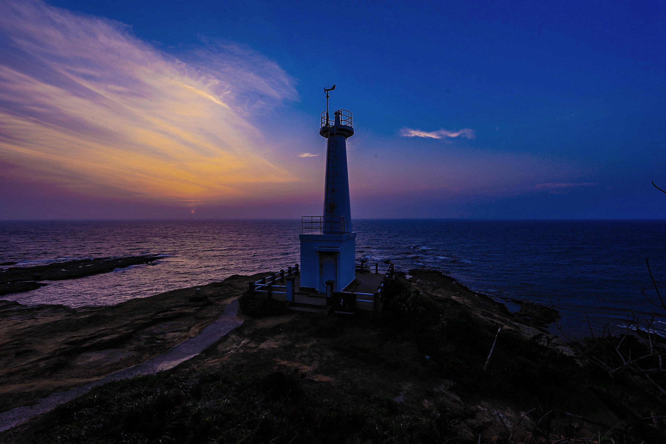 遠見ケ鼻周辺地図 - 若松で化石探し 「お宝」目指し水辺をはう