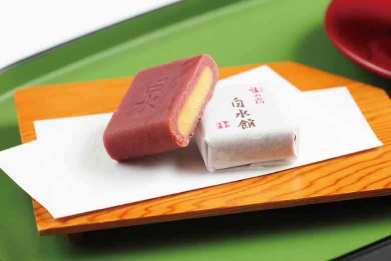 指宿こころの湯 公式🥚お土産コーナーのご紹介です🐣♡ 地鶏・焼酎・駄菓子・美容系・和菓子・調味料まで幅広く商品を取り扱っております♪ぜひ、足をお運びくださいませ🥰こころの湯