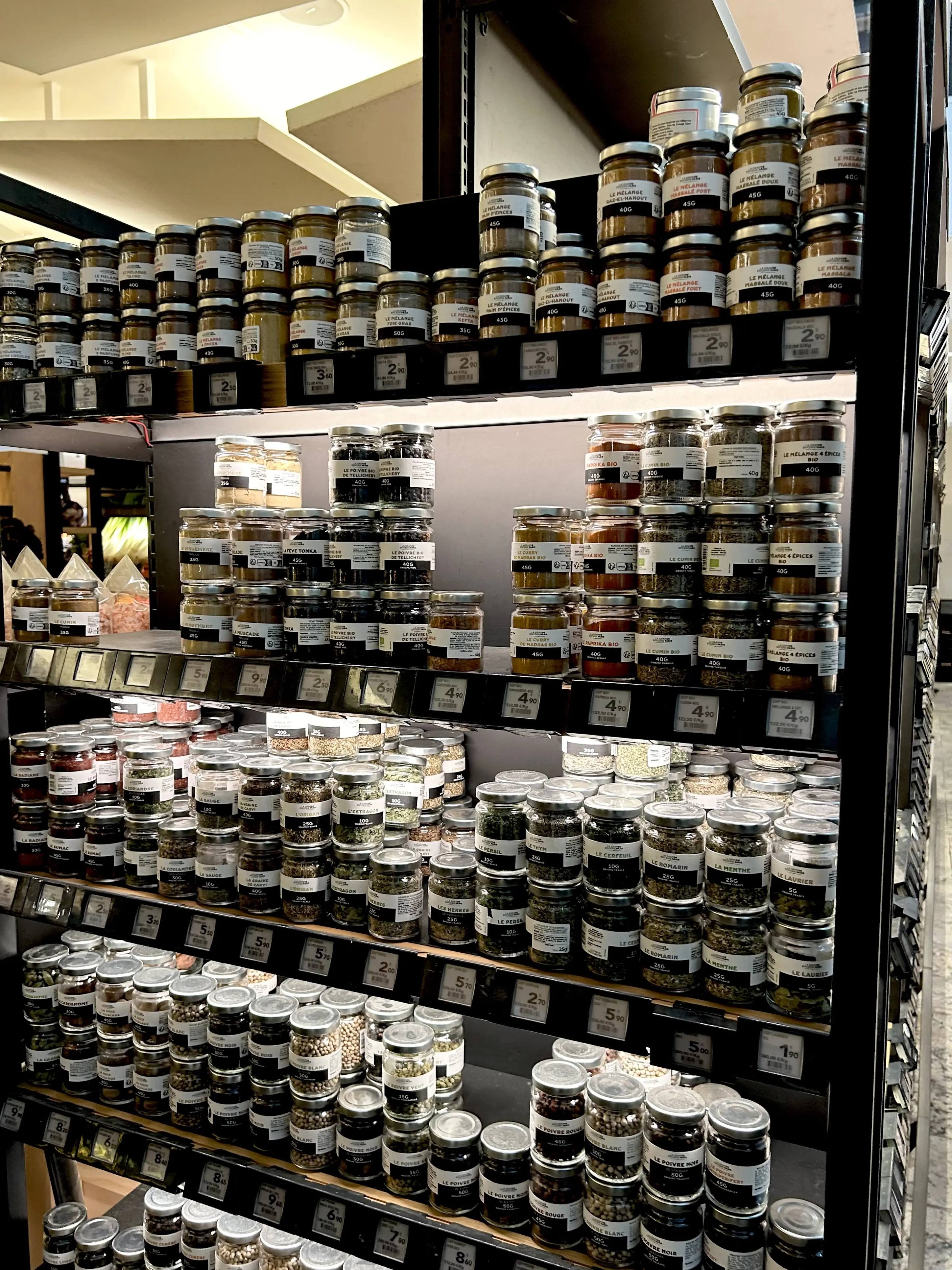 パリの老舗デパート ボン・マルシェの新ワインコーナー みゅうパリブログオプショナルツアー・現地ツアーの みゅう