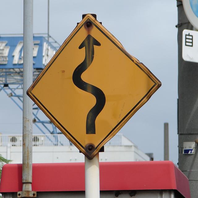 右つづら折りありの道路標識 写真素材5373961- フォトライブラリ
